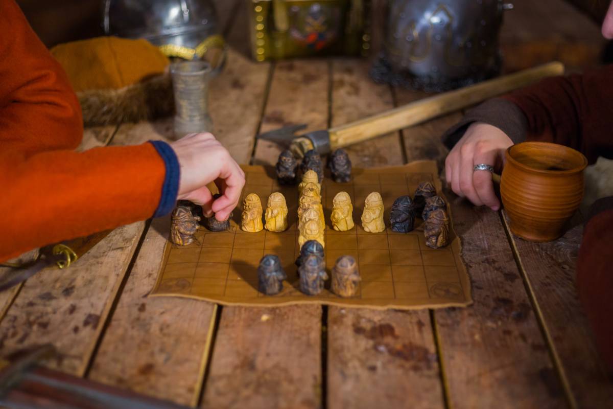 What are the rules of Hnefatafl ?