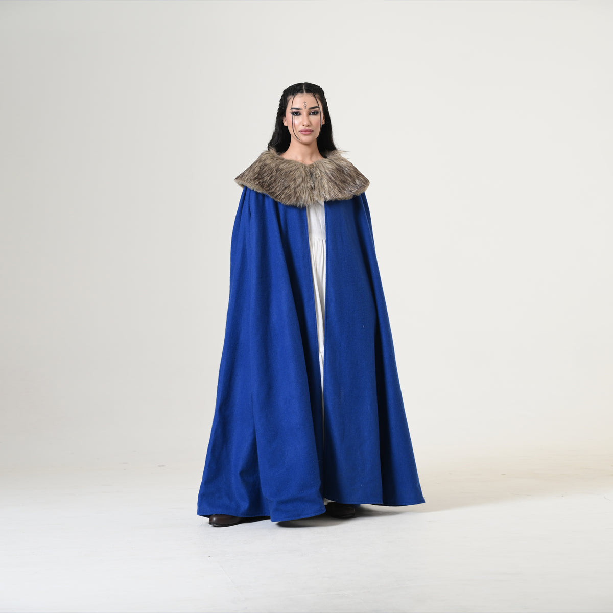Medieval wool cloak with faux fur collar – view 5