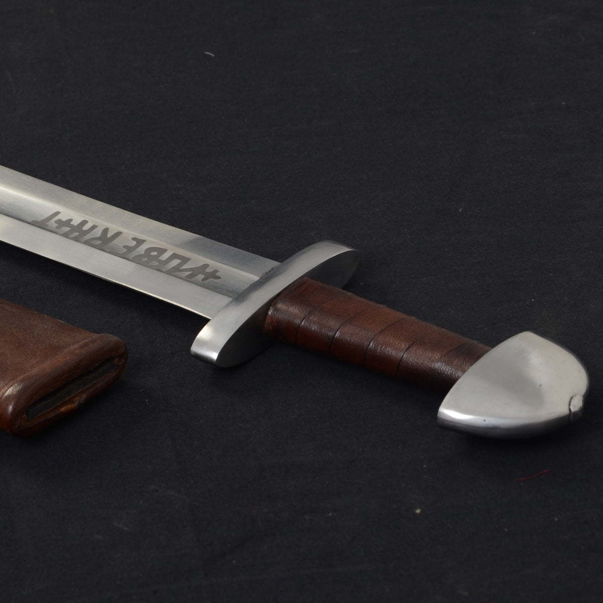 Duna Duna sword with scabbard