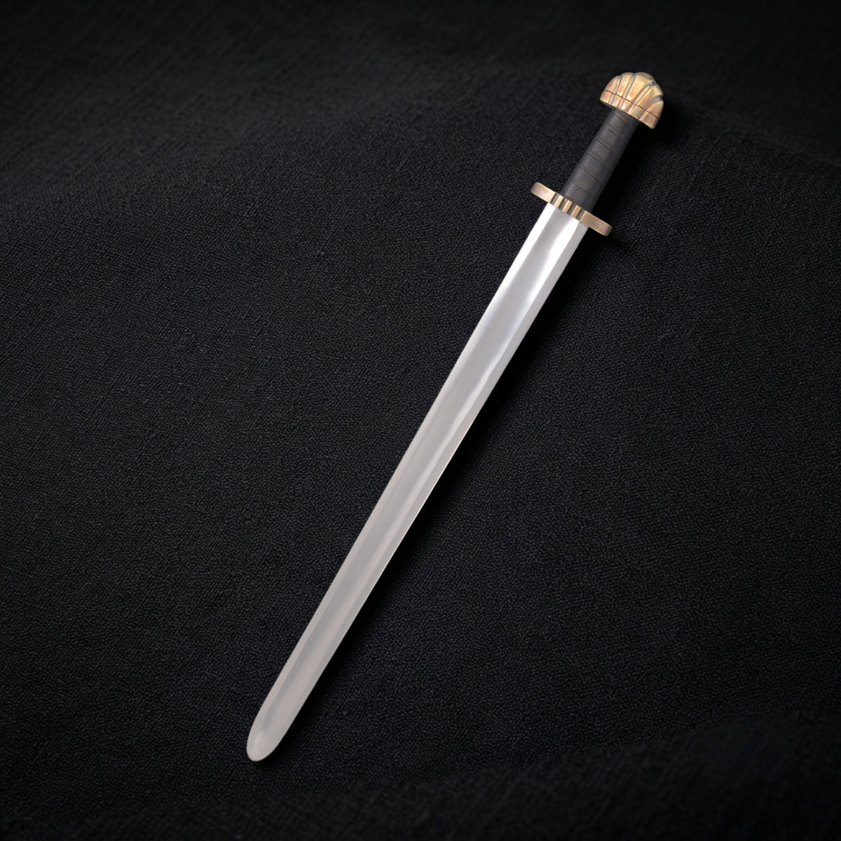 Five-lobed sword with scabbard